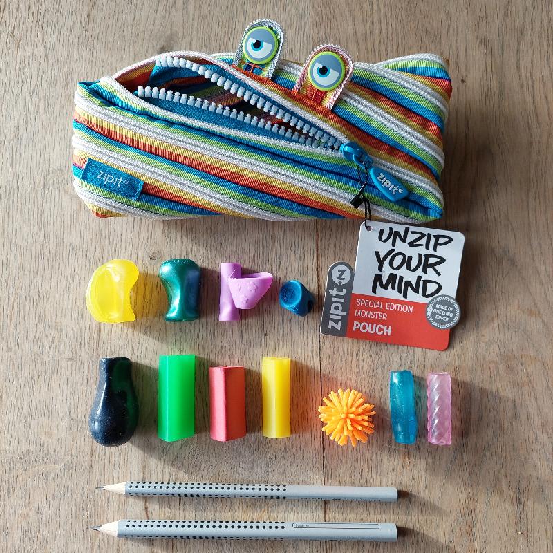 gripper test etui, 10 grippers, 2 potloden, mini stekelbal en een zipit rits etui